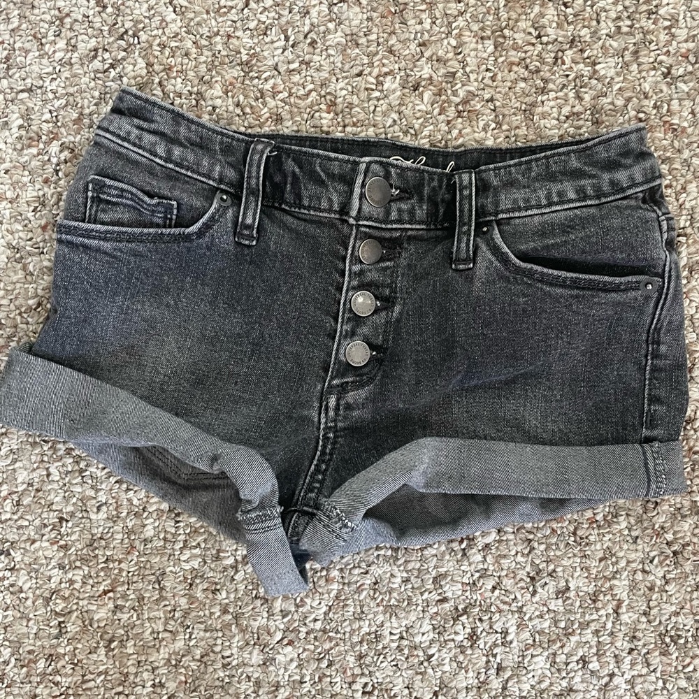 Universal Thread black button up shorts, women’s size 00